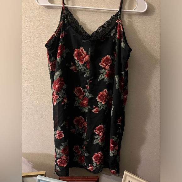 Ladies Nighty - Picture 1 of 6